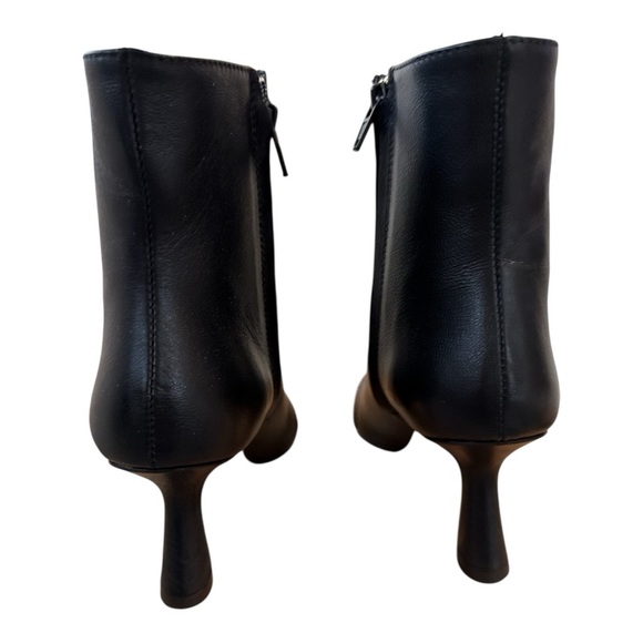 Sleek Black Heeled Boots with Zipper Detail - Picture 3 of 5